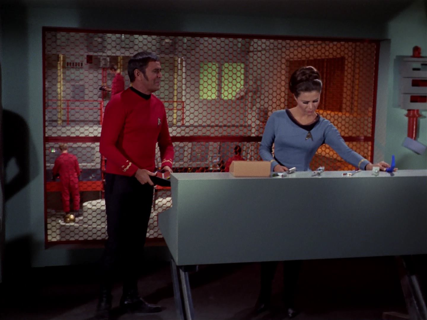 ariane179254_StarTrek_3x18_TheLightsOfZetar_0026.jpg