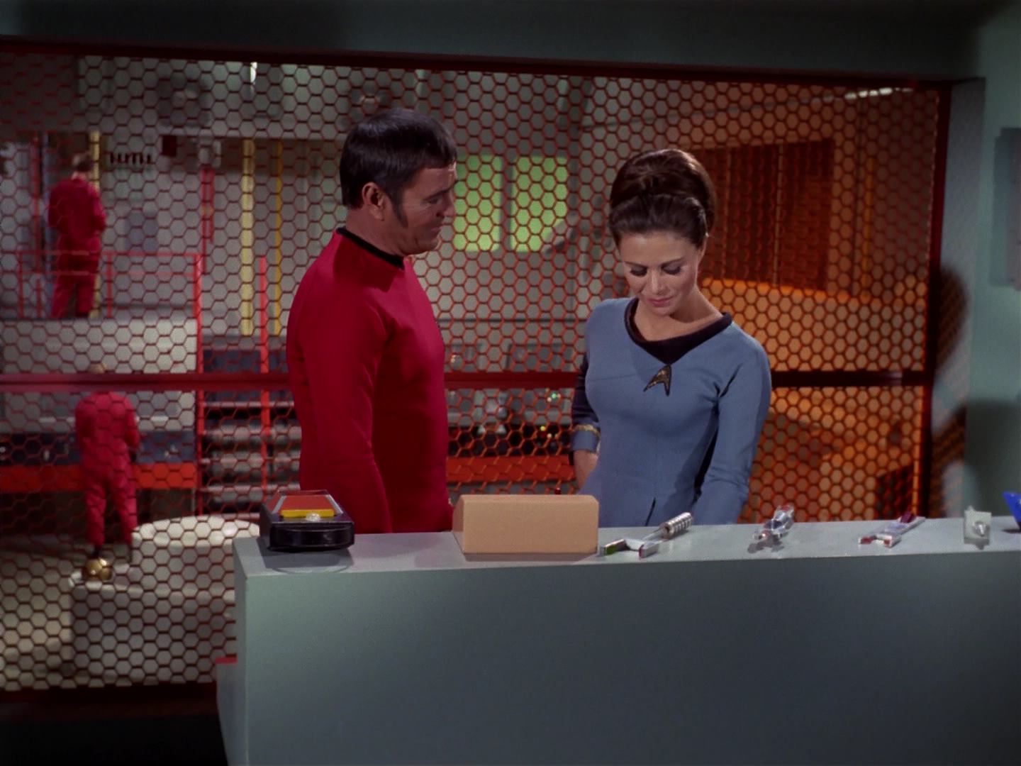 ariane179254_StarTrek_3x18_TheLightsOfZetar_0056.jpg