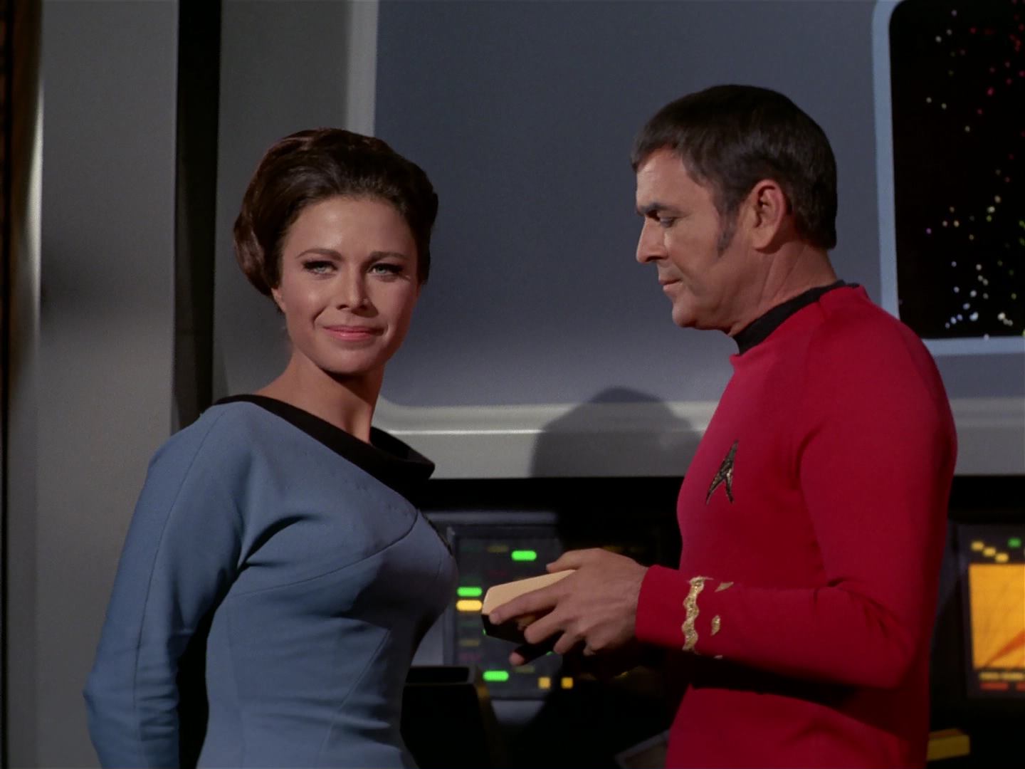 ariane179254_StarTrek_3x18_TheLightsOfZetar_0101.jpg