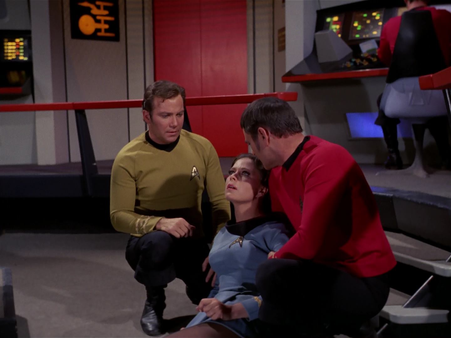 ariane179254_StarTrek_3x18_TheLightsOfZetar_0348.jpg