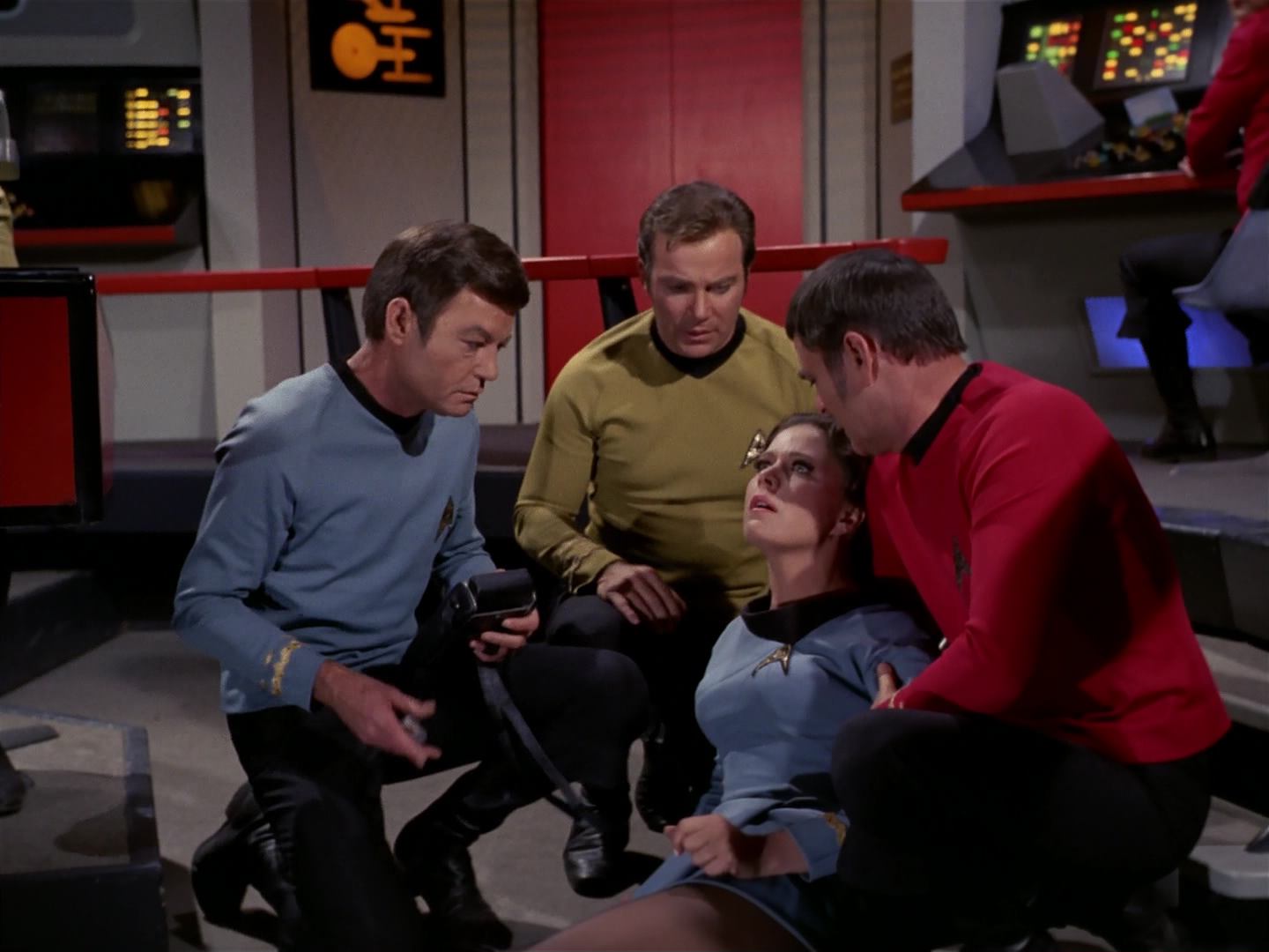 ariane179254_StarTrek_3x18_TheLightsOfZetar_0366.jpg