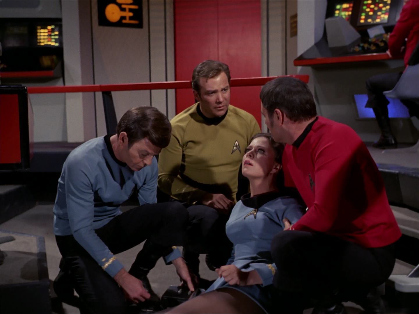 ariane179254_StarTrek_3x18_TheLightsOfZetar_0373.jpg