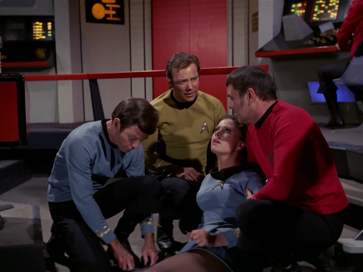 ariane179254_StarTrek_3x18_TheLightsOfZetar_0374.jpg