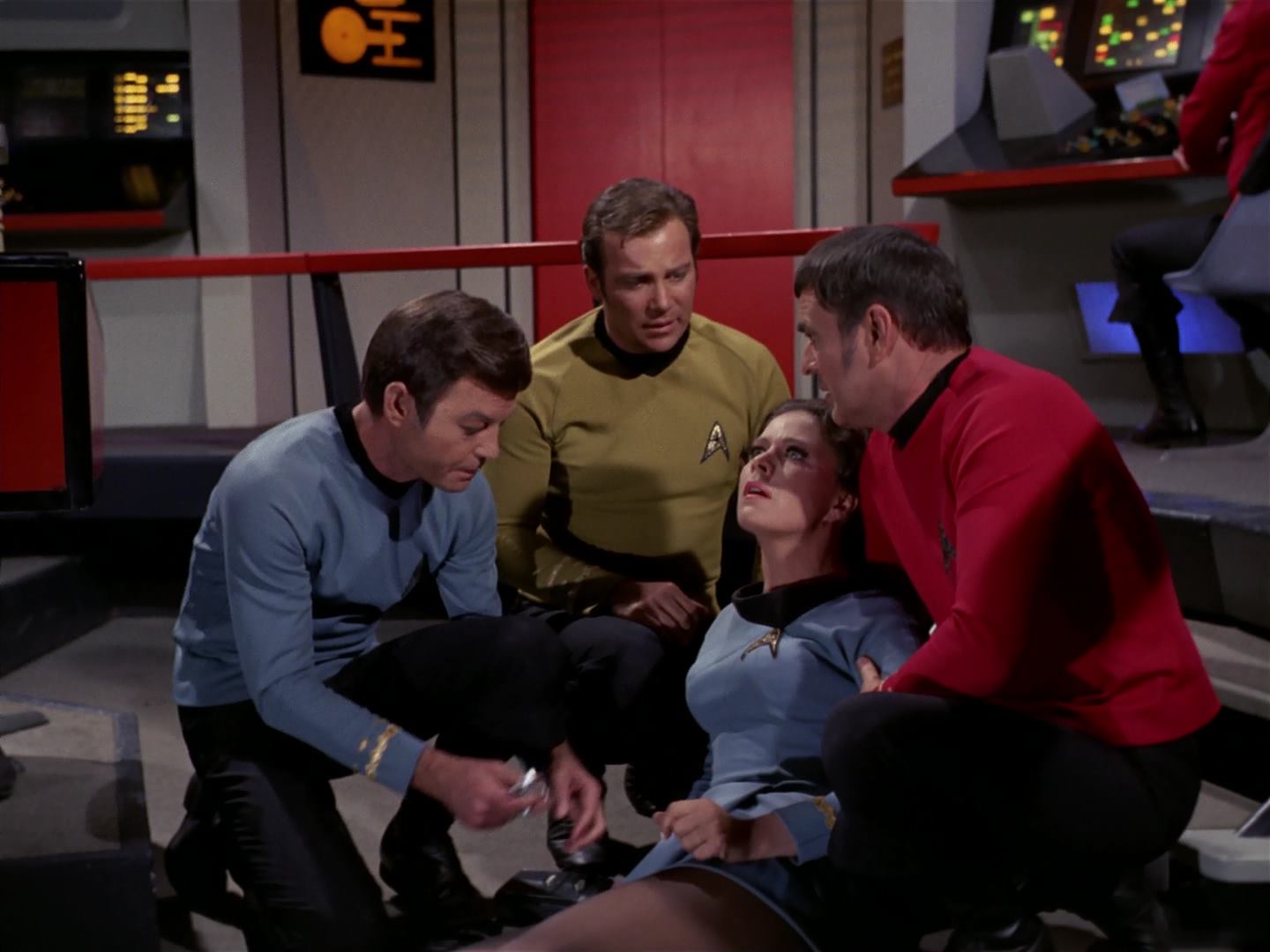 ariane179254_StarTrek_3x18_TheLightsOfZetar_0375.jpg