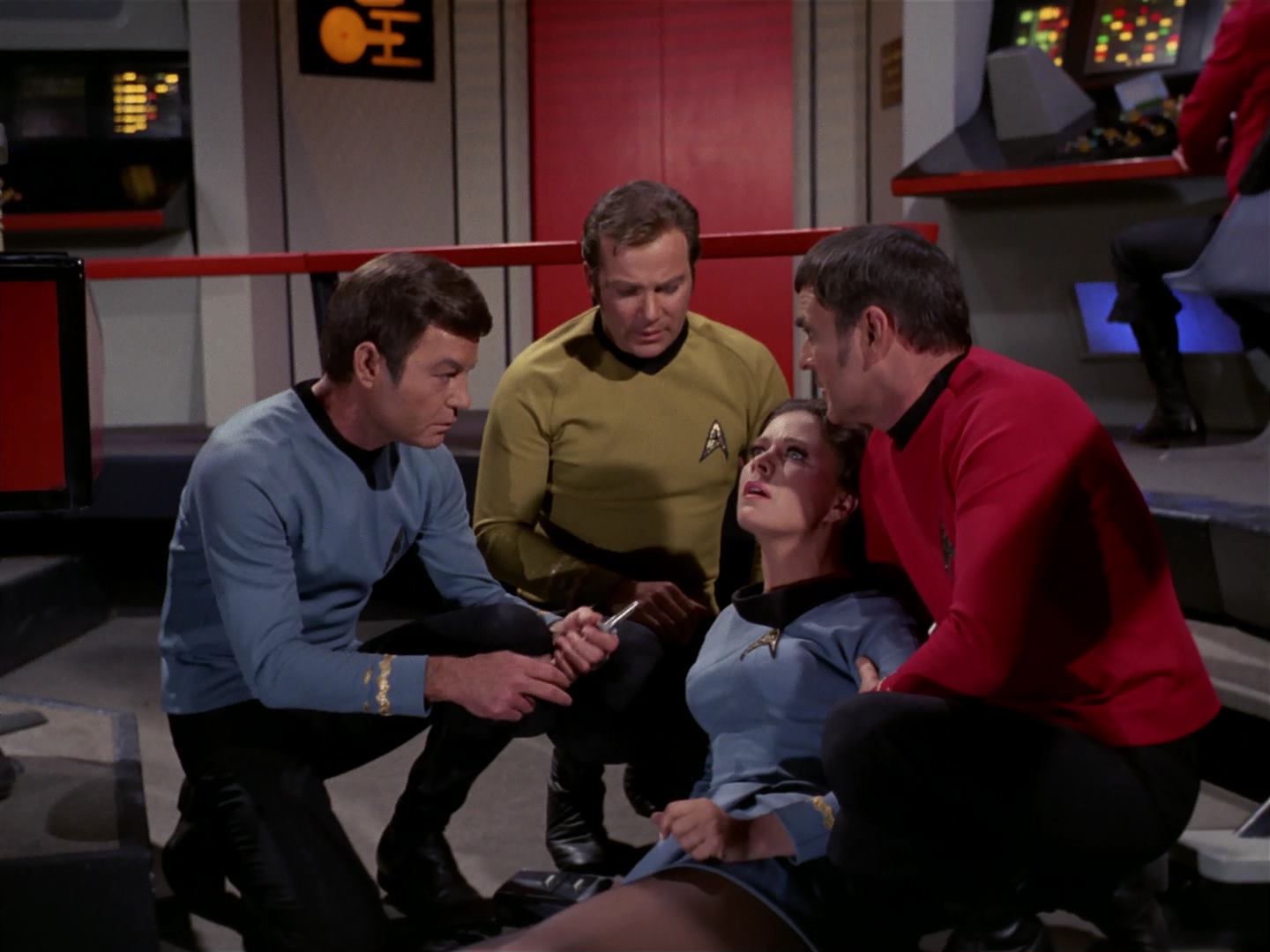 ariane179254_StarTrek_3x18_TheLightsOfZetar_0376.jpg