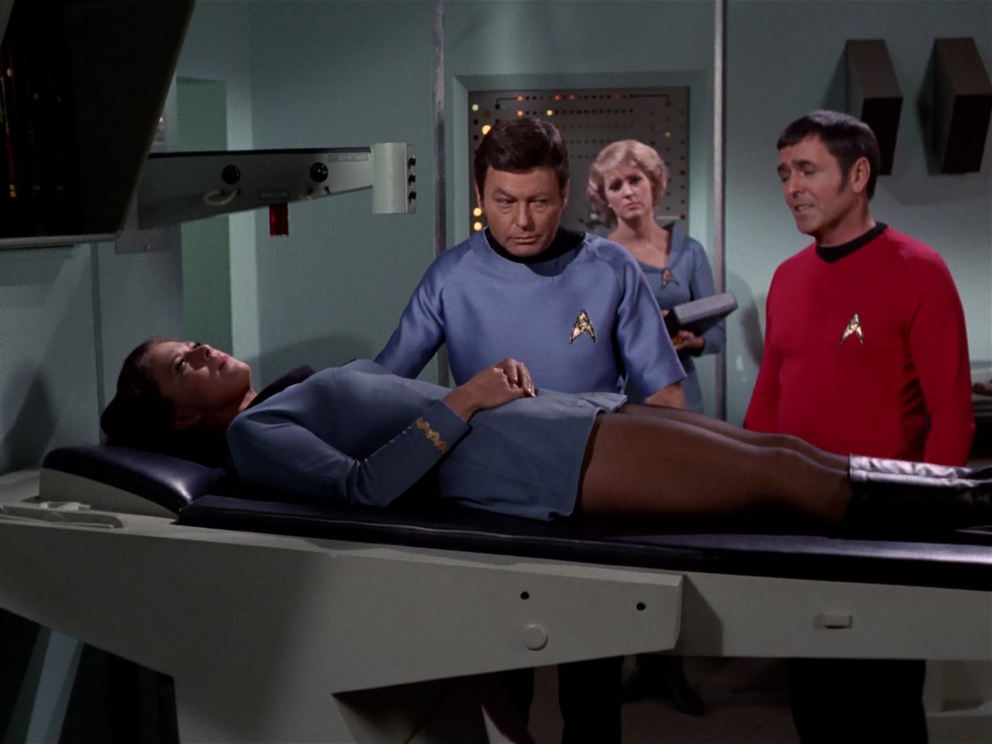 ariane179254_StarTrek_3x18_TheLightsOfZetar_0618.jpg