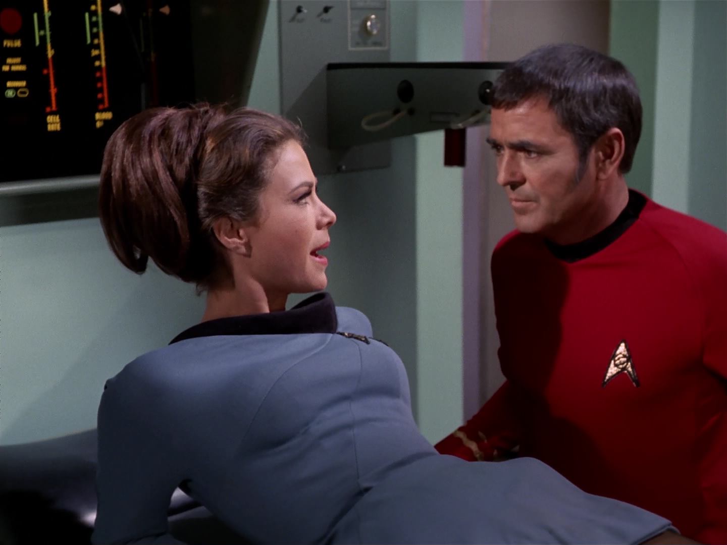 ariane179254_StarTrek_3x18_TheLightsOfZetar_0656.jpg