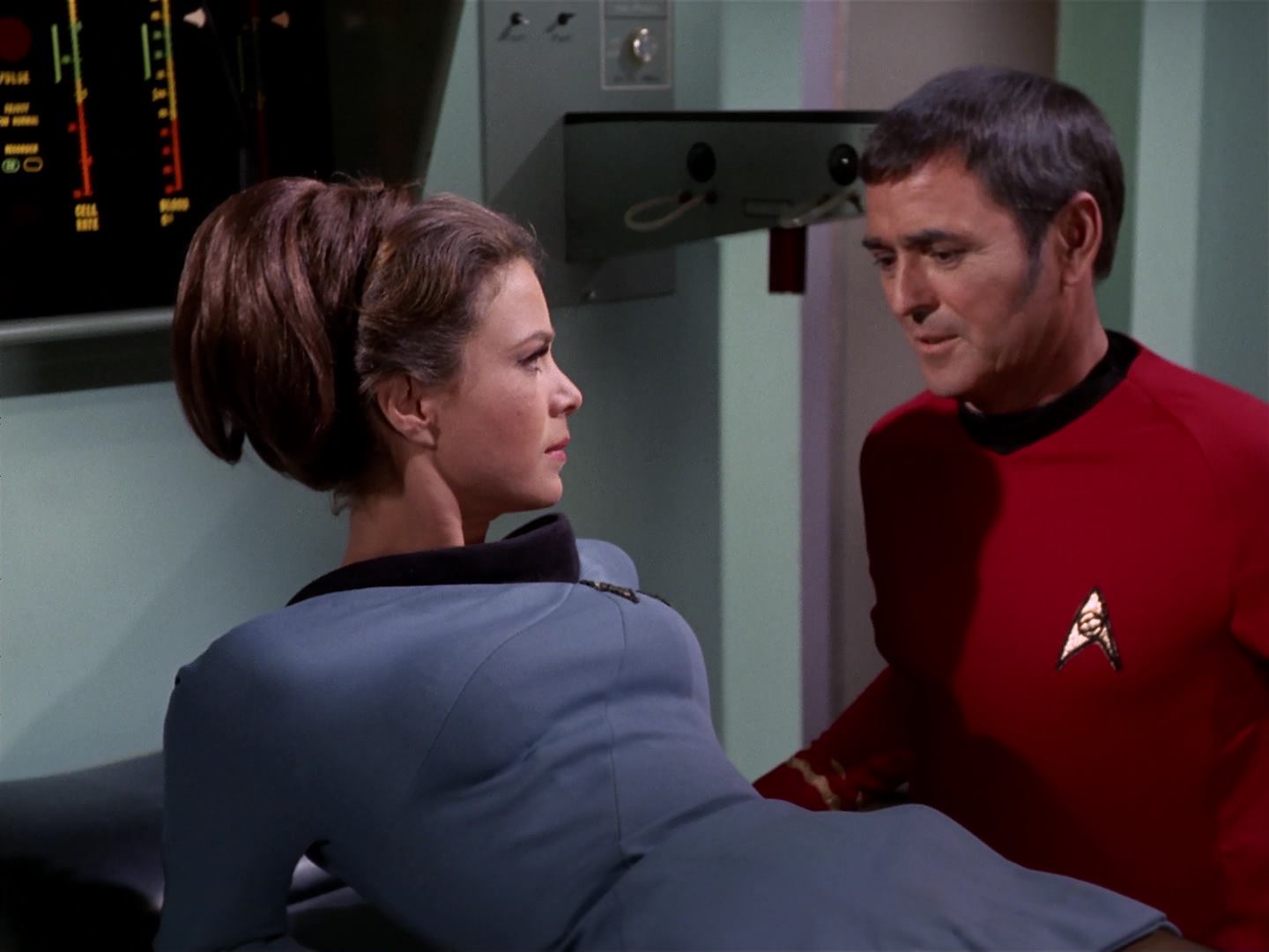 ariane179254_StarTrek_3x18_TheLightsOfZetar_0661.jpg