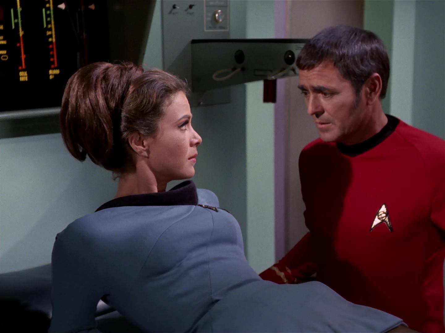 ariane179254_StarTrek_3x18_TheLightsOfZetar_0677.jpg