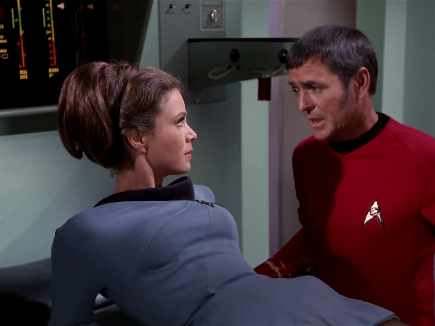 ariane179254_StarTrek_3x18_TheLightsOfZetar_0680.jpg
