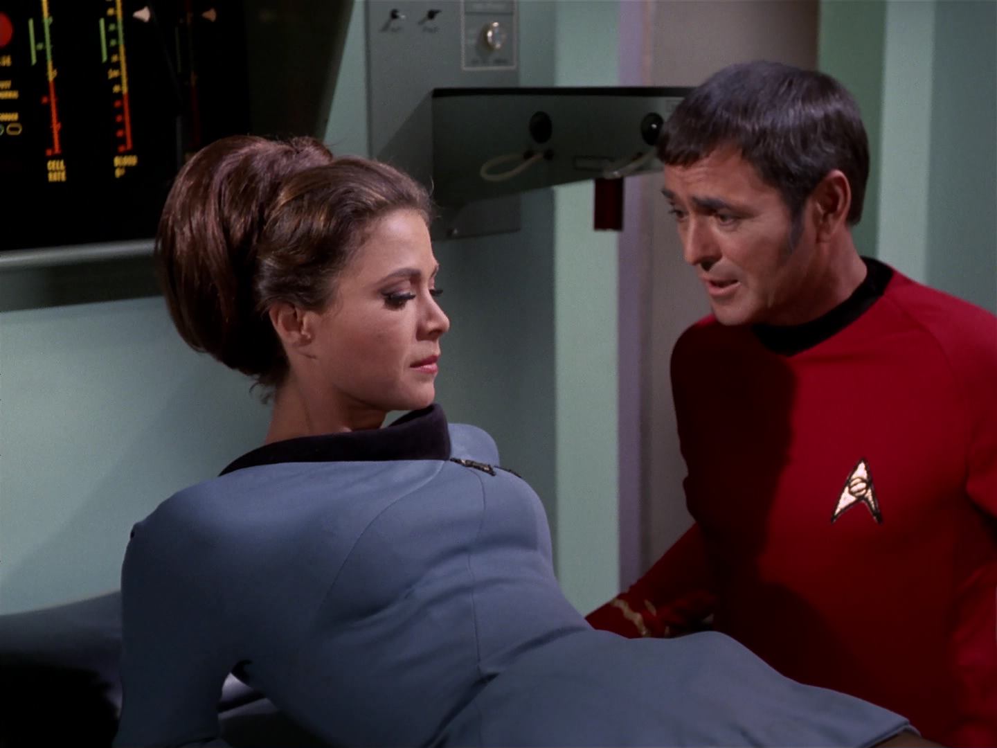 ariane179254_StarTrek_3x18_TheLightsOfZetar_0685.jpg