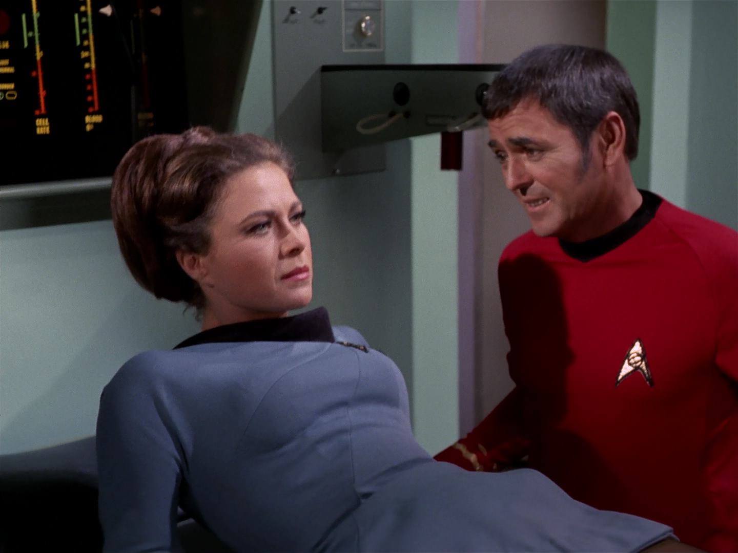 ariane179254_StarTrek_3x18_TheLightsOfZetar_0690.jpg