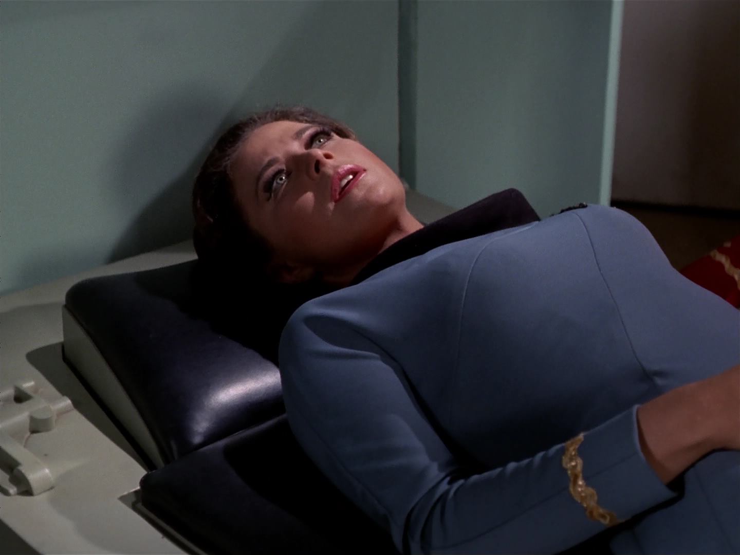 ariane179254_StarTrek_3x18_TheLightsOfZetar_0695.jpg