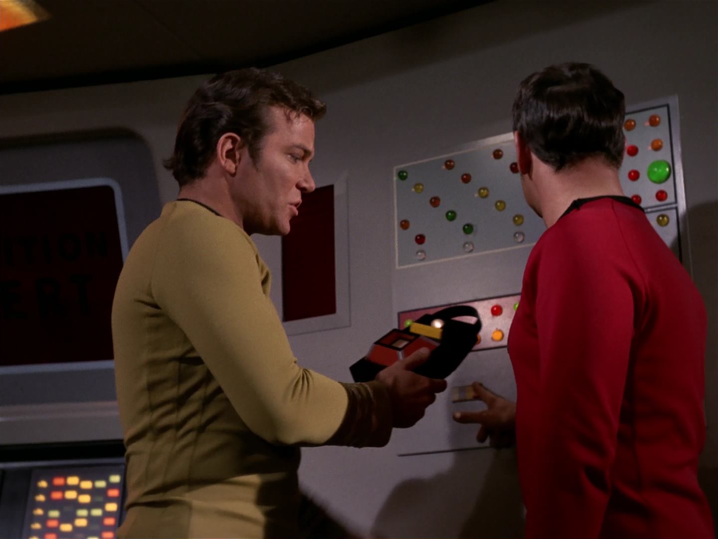 ariane179254_StarTrek_3x18_TheLightsOfZetar_0700.jpg