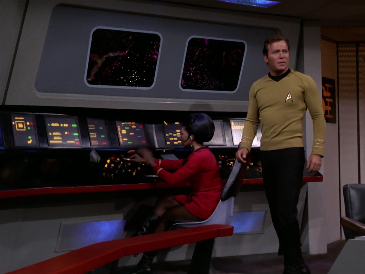 ariane179254_StarTrek_3x18_TheLightsOfZetar_0776.jpg