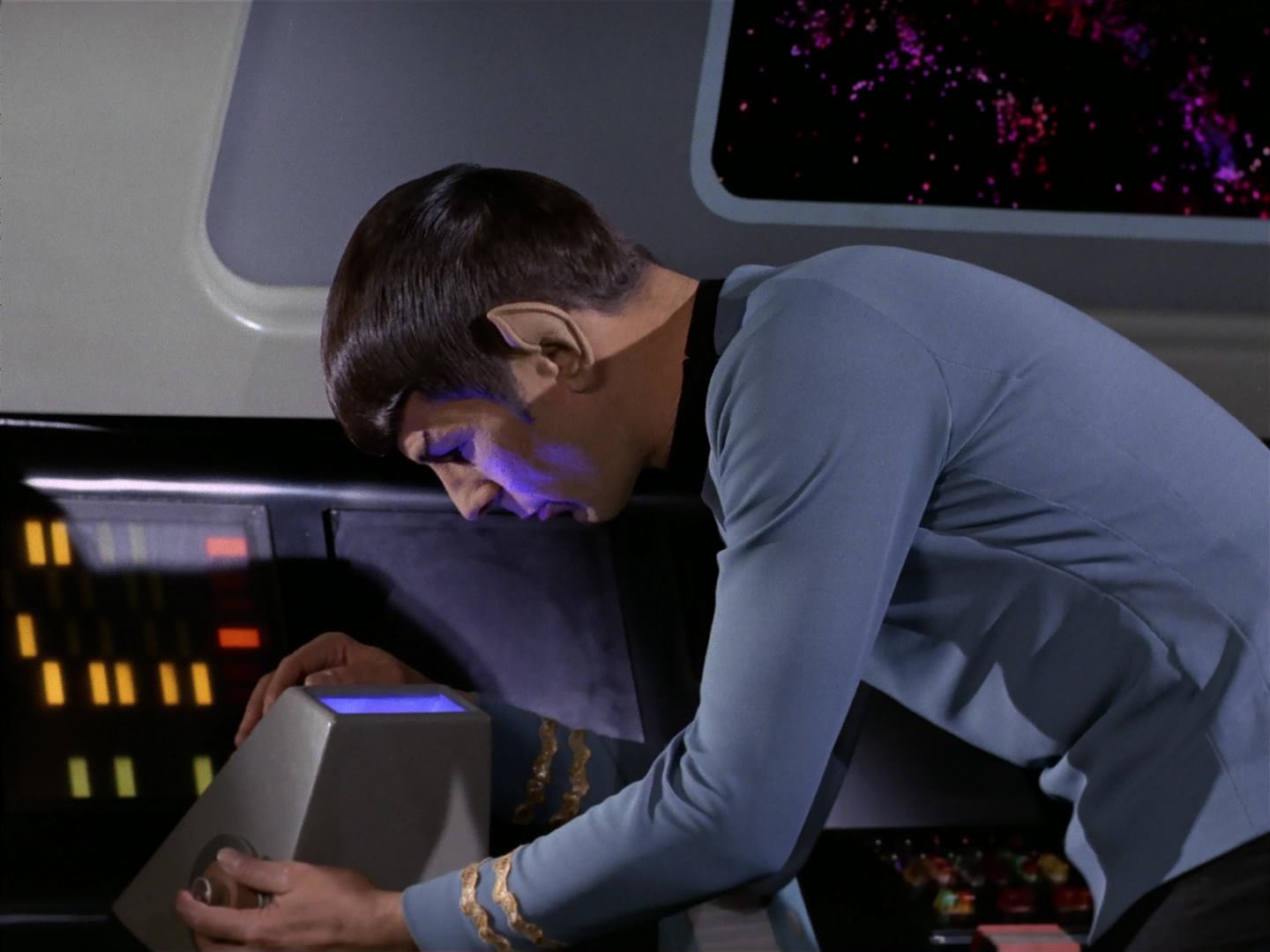 ariane179254_StarTrek_3x18_TheLightsOfZetar_0815.jpg