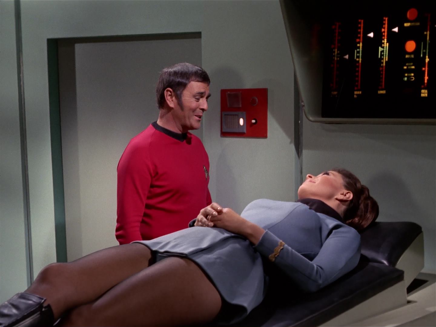 ariane179254_StarTrek_3x18_TheLightsOfZetar_0858.jpg