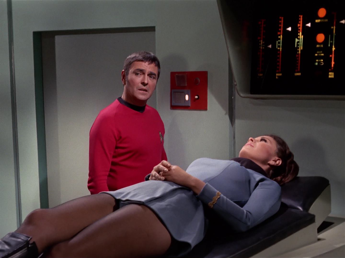 ariane179254_StarTrek_3x18_TheLightsOfZetar_0865.jpg