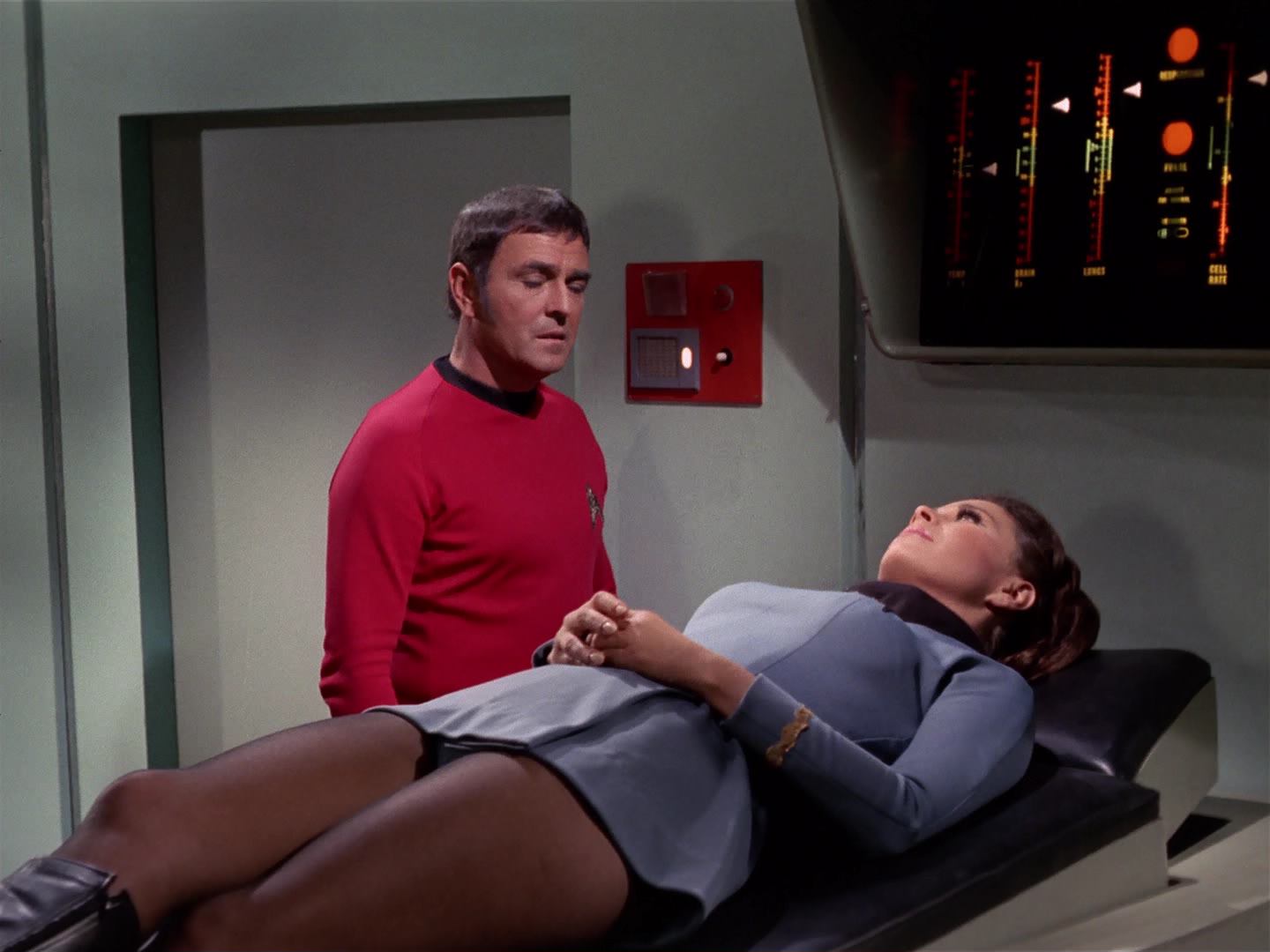 ariane179254_StarTrek_3x18_TheLightsOfZetar_0866.jpg