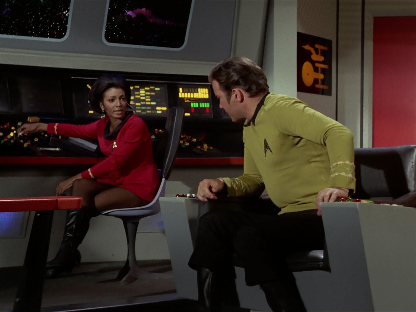 ariane179254_StarTrek_3x21_TheCloudMinders_0040.jpg