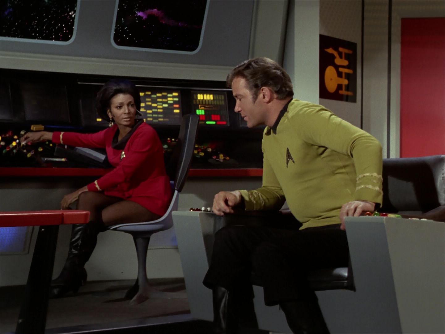ariane179254_StarTrek_3x21_TheCloudMinders_0042.jpg