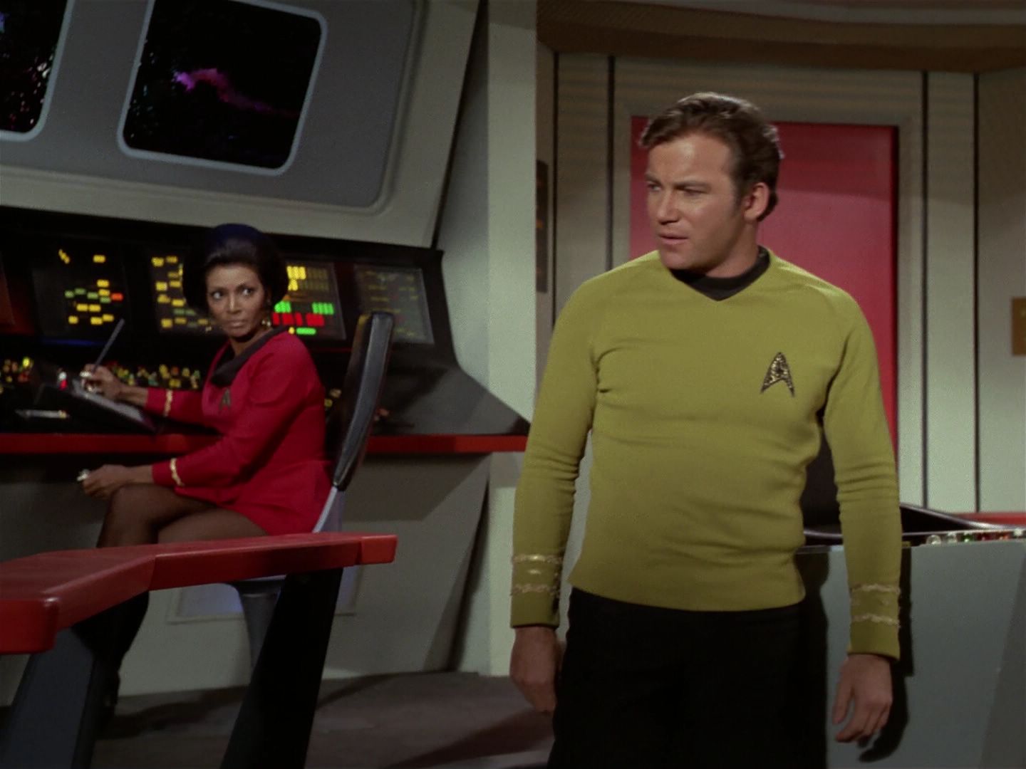 ariane179254_StarTrek_3x21_TheCloudMinders_0083.jpg