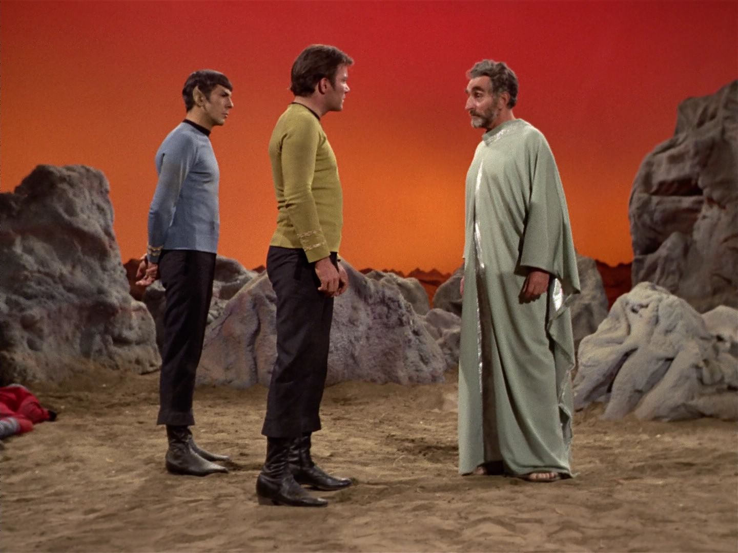ariane179254_StarTrek_3x21_TheCloudMinders_0461.jpg