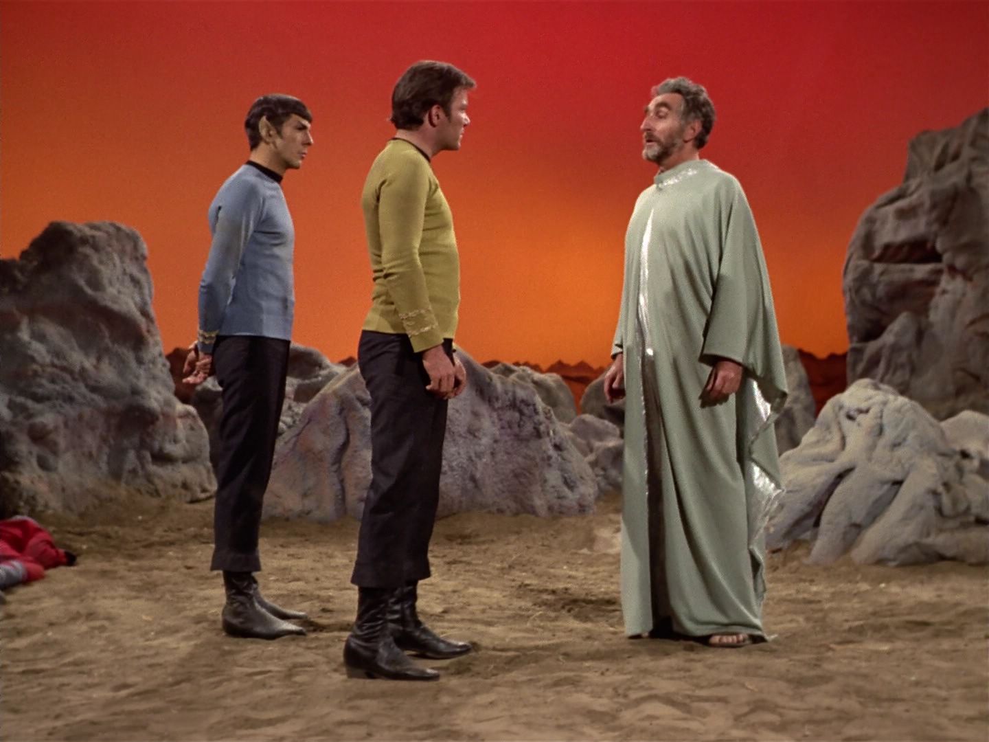 ariane179254_StarTrek_3x21_TheCloudMinders_0462.jpg