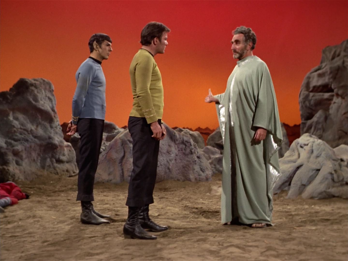 ariane179254_StarTrek_3x21_TheCloudMinders_0464.jpg