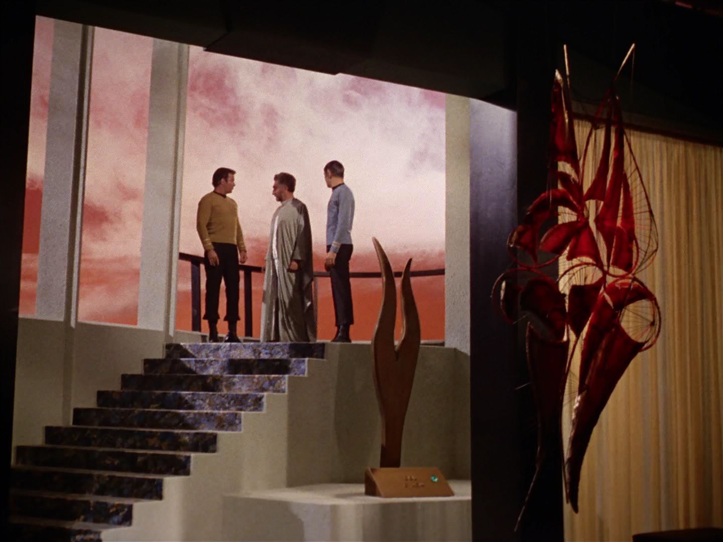 ariane179254_StarTrek_3x21_TheCloudMinders_0485.jpg