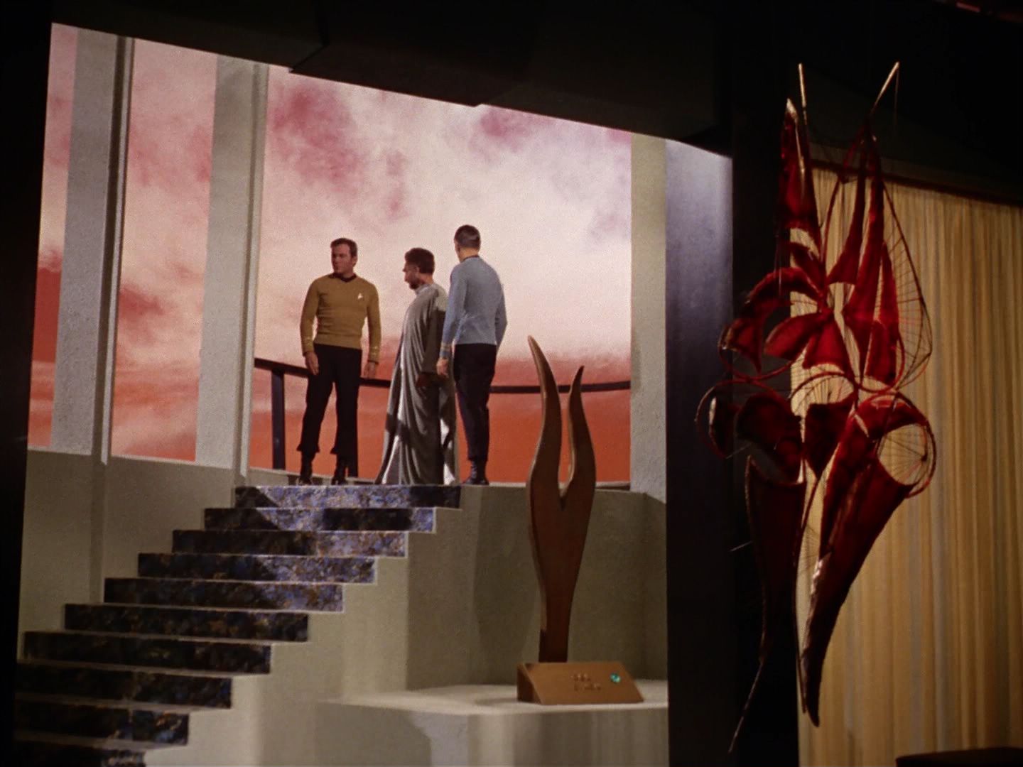 ariane179254_StarTrek_3x21_TheCloudMinders_0487.jpg
