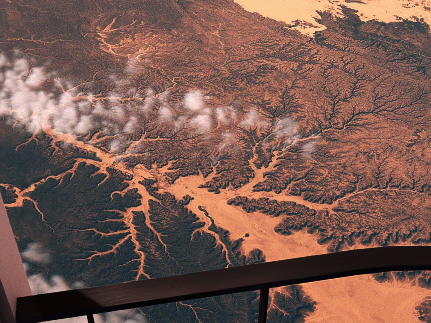 ariane179254_StarTrek_3x21_TheCloudMinders_0490.jpg