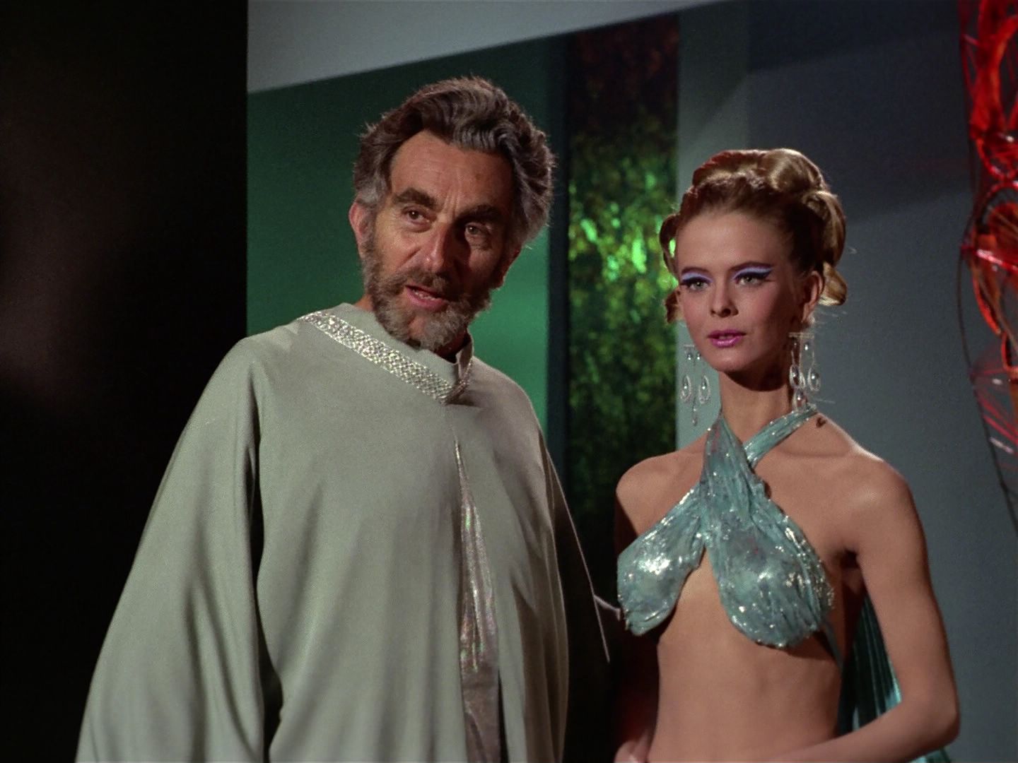ariane179254_StarTrek_3x21_TheCloudMinders_0524.jpg