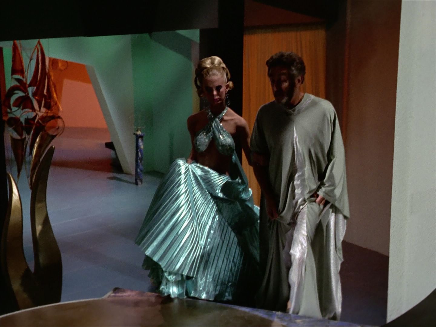 ariane179254_StarTrek_3x21_TheCloudMinders_0672.jpg