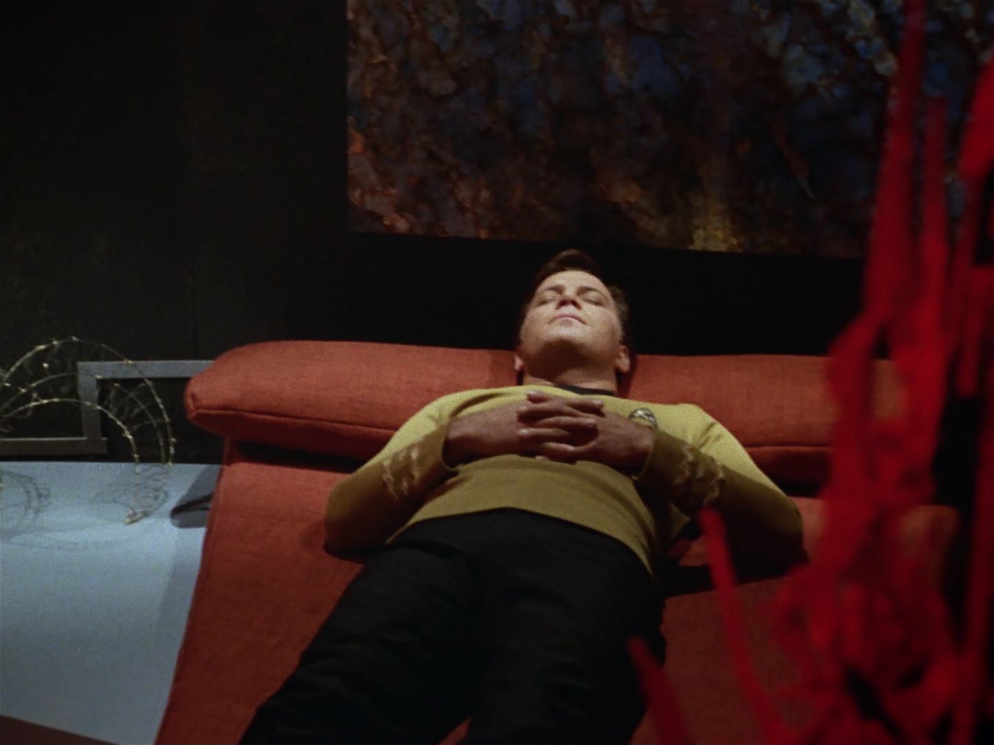 ariane179254_StarTrek_3x21_TheCloudMinders_0807.jpg