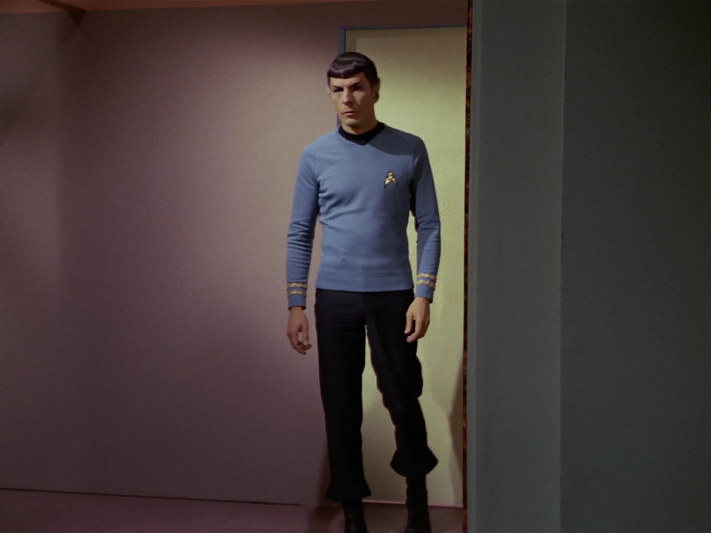 ariane179254_StarTrek_3x21_TheCloudMinders_0901.jpg