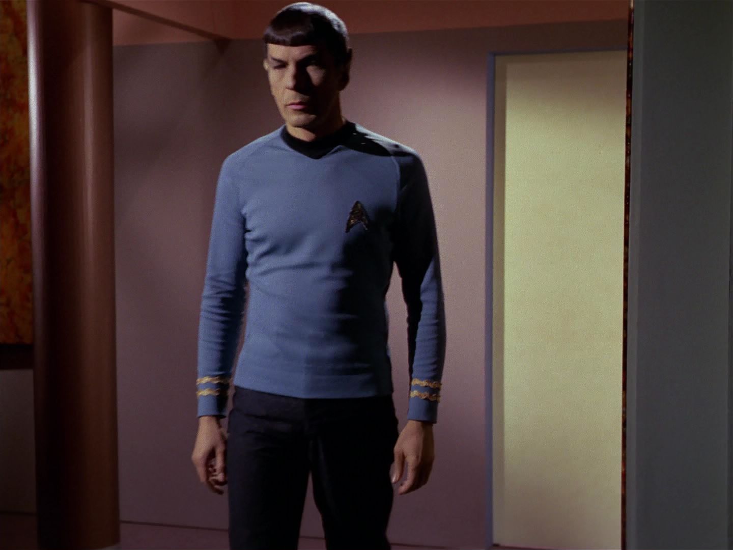 ariane179254_StarTrek_3x21_TheCloudMinders_0911.jpg