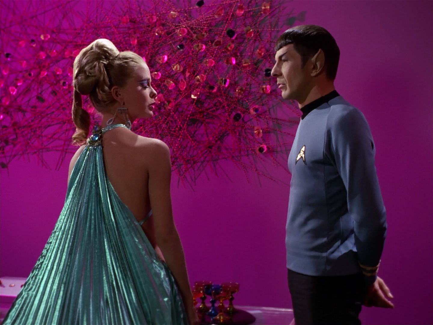 ariane179254_StarTrek_3x21_TheCloudMinders_0921.jpg