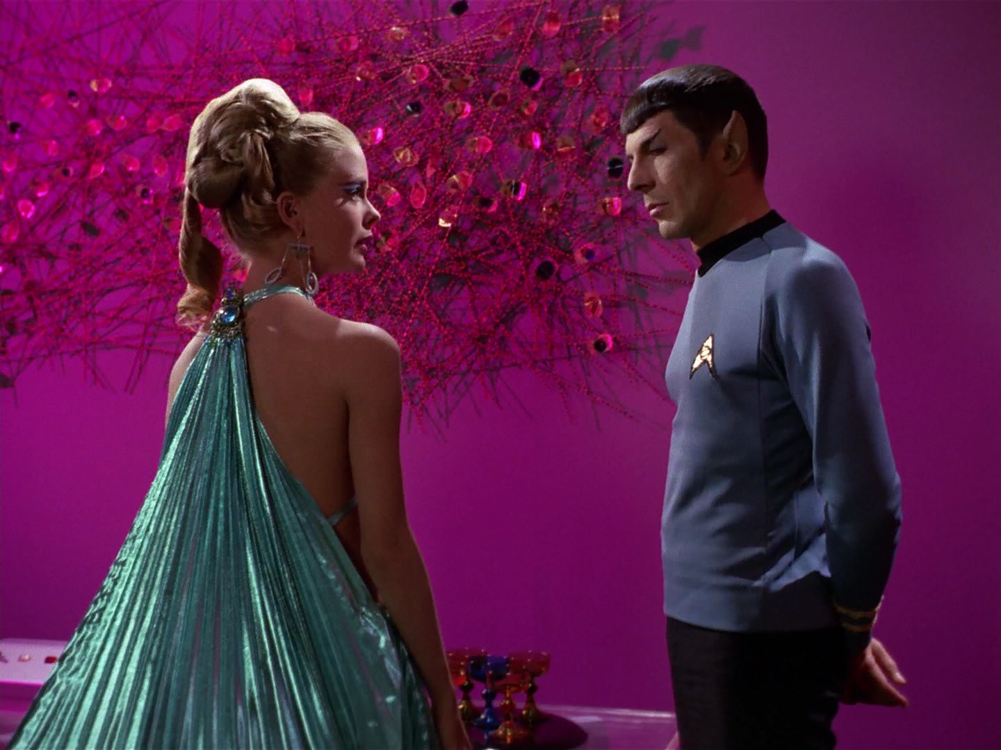 ariane179254_StarTrek_3x21_TheCloudMinders_0924.jpg