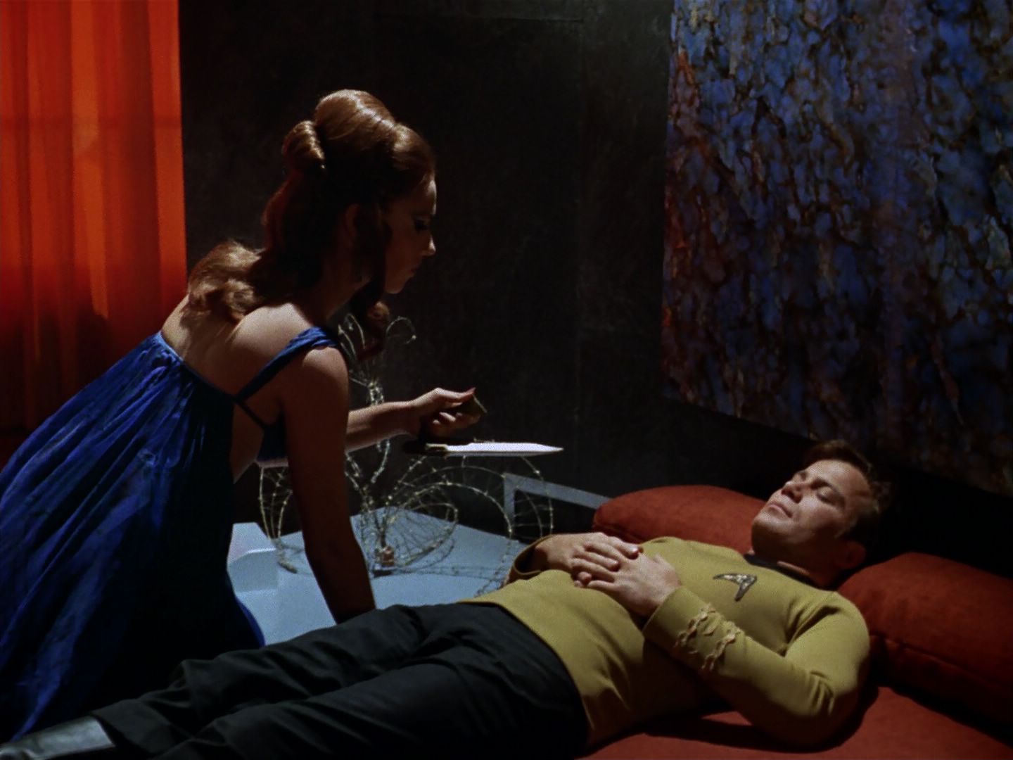 ariane179254_StarTrek_3x21_TheCloudMinders_1020.jpg