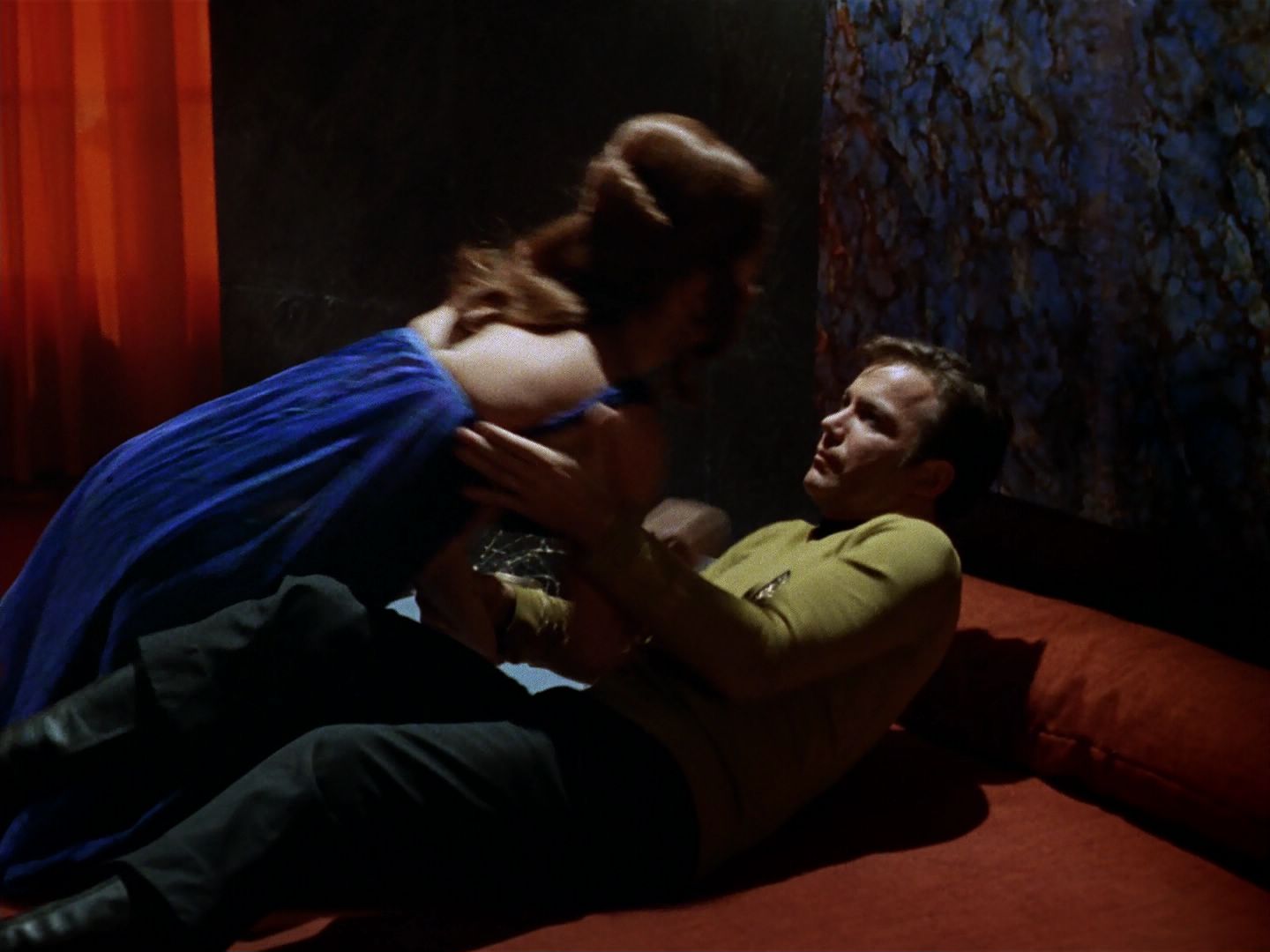 ariane179254_StarTrek_3x21_TheCloudMinders_1028.jpg