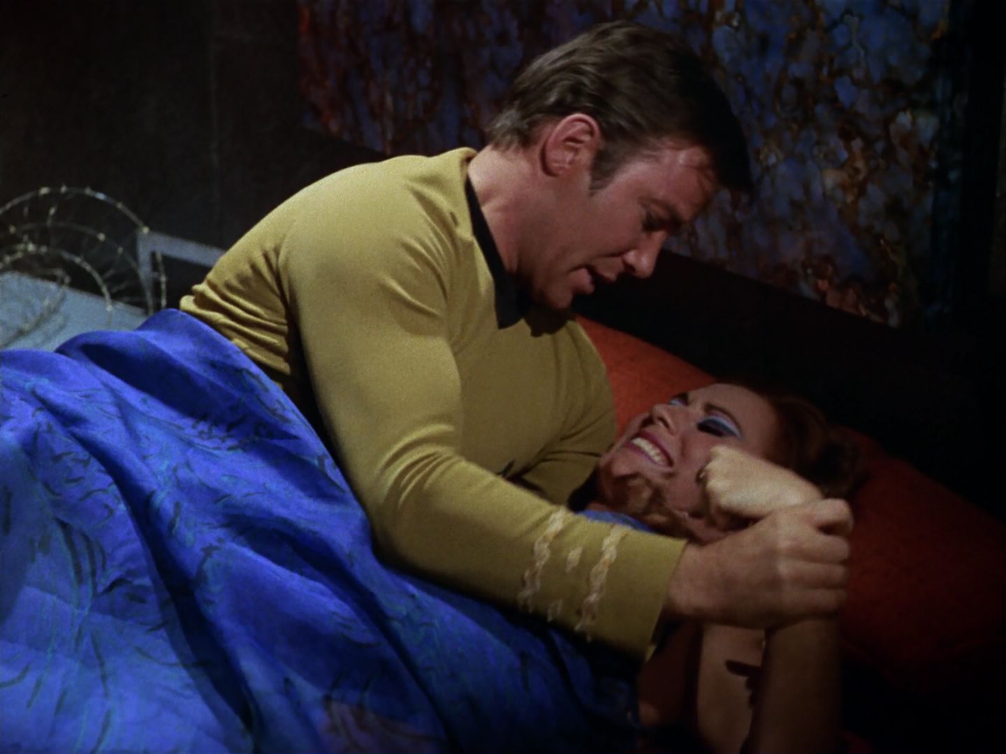 ariane179254_StarTrek_3x21_TheCloudMinders_1040.jpg