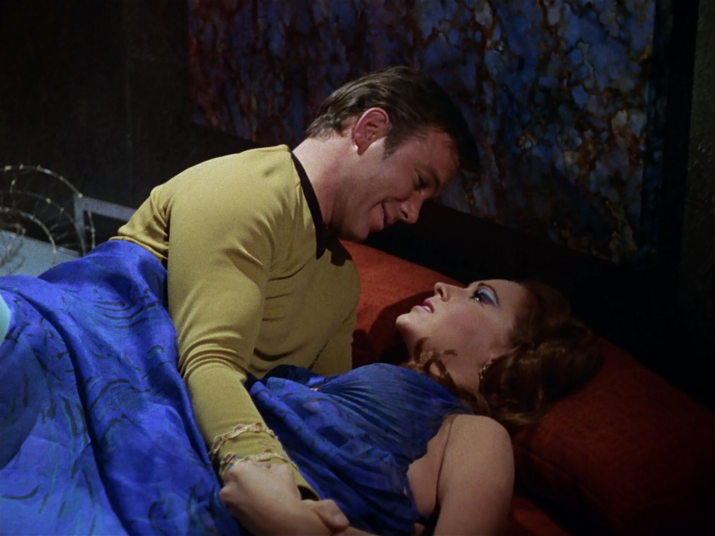 ariane179254_StarTrek_3x21_TheCloudMinders_1054.jpg