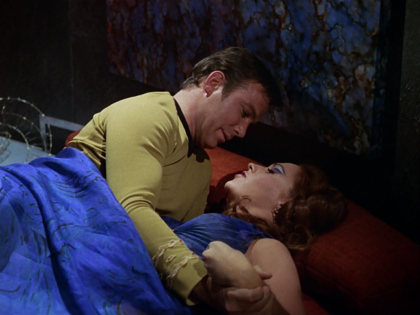 ariane179254_StarTrek_3x21_TheCloudMinders_1063.jpg