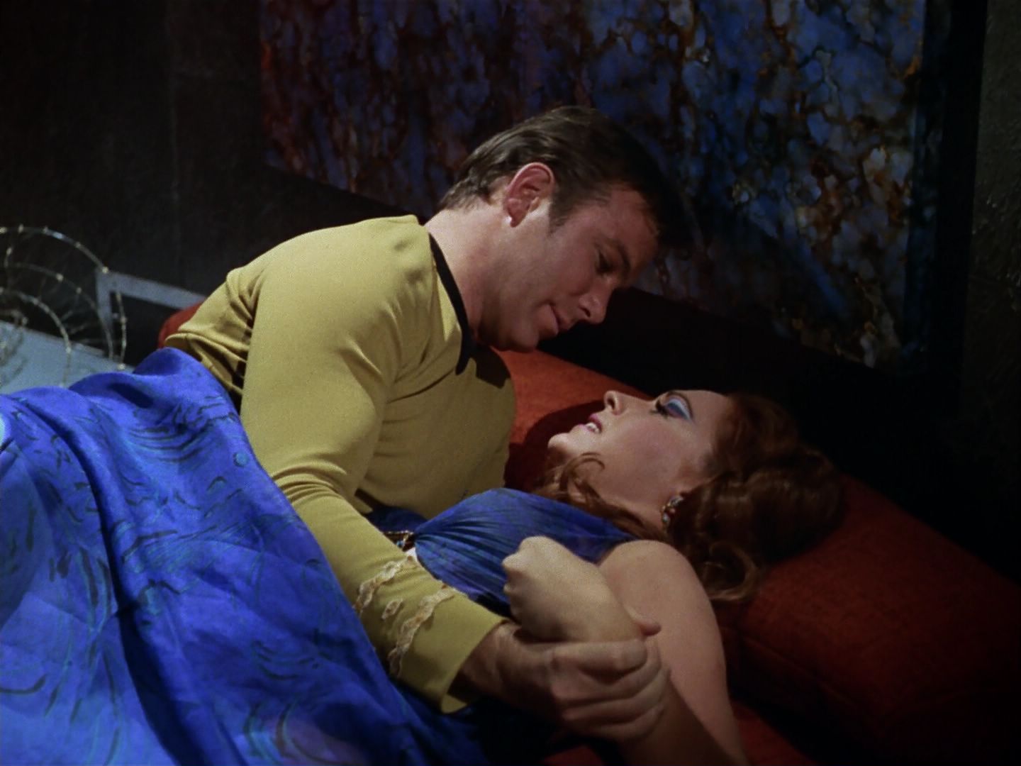ariane179254_StarTrek_3x21_TheCloudMinders_1065.jpg