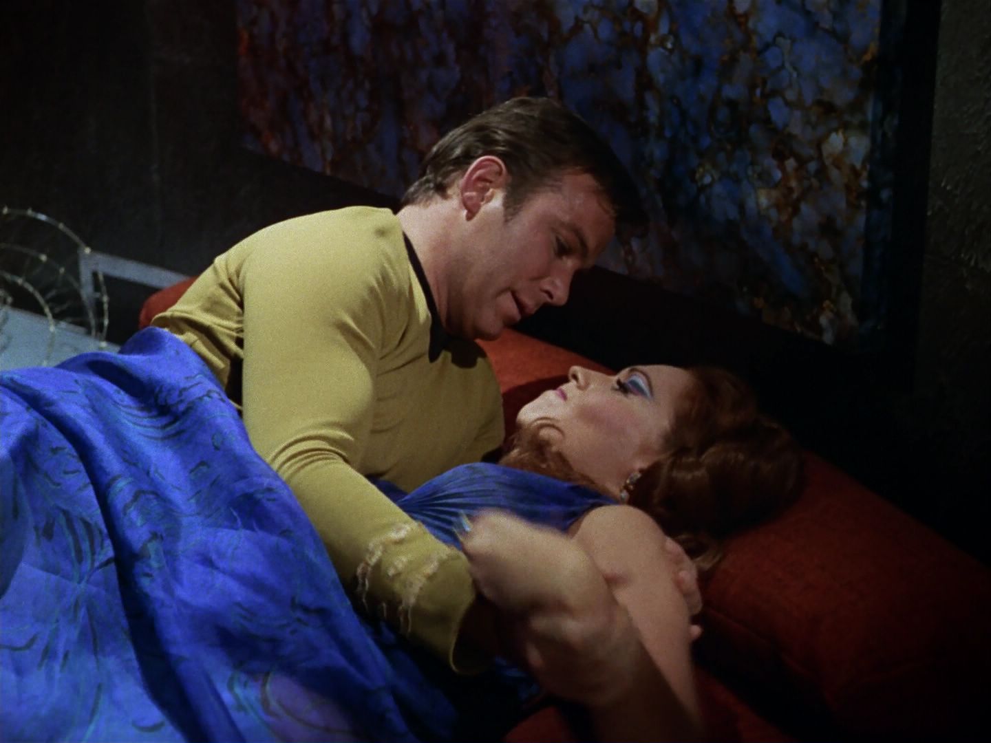ariane179254_StarTrek_3x21_TheCloudMinders_1086.jpg