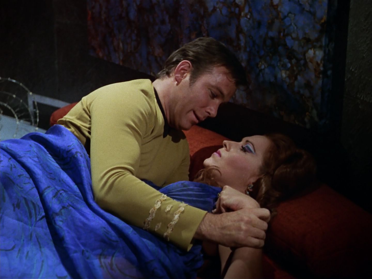 ariane179254_StarTrek_3x21_TheCloudMinders_1097.jpg
