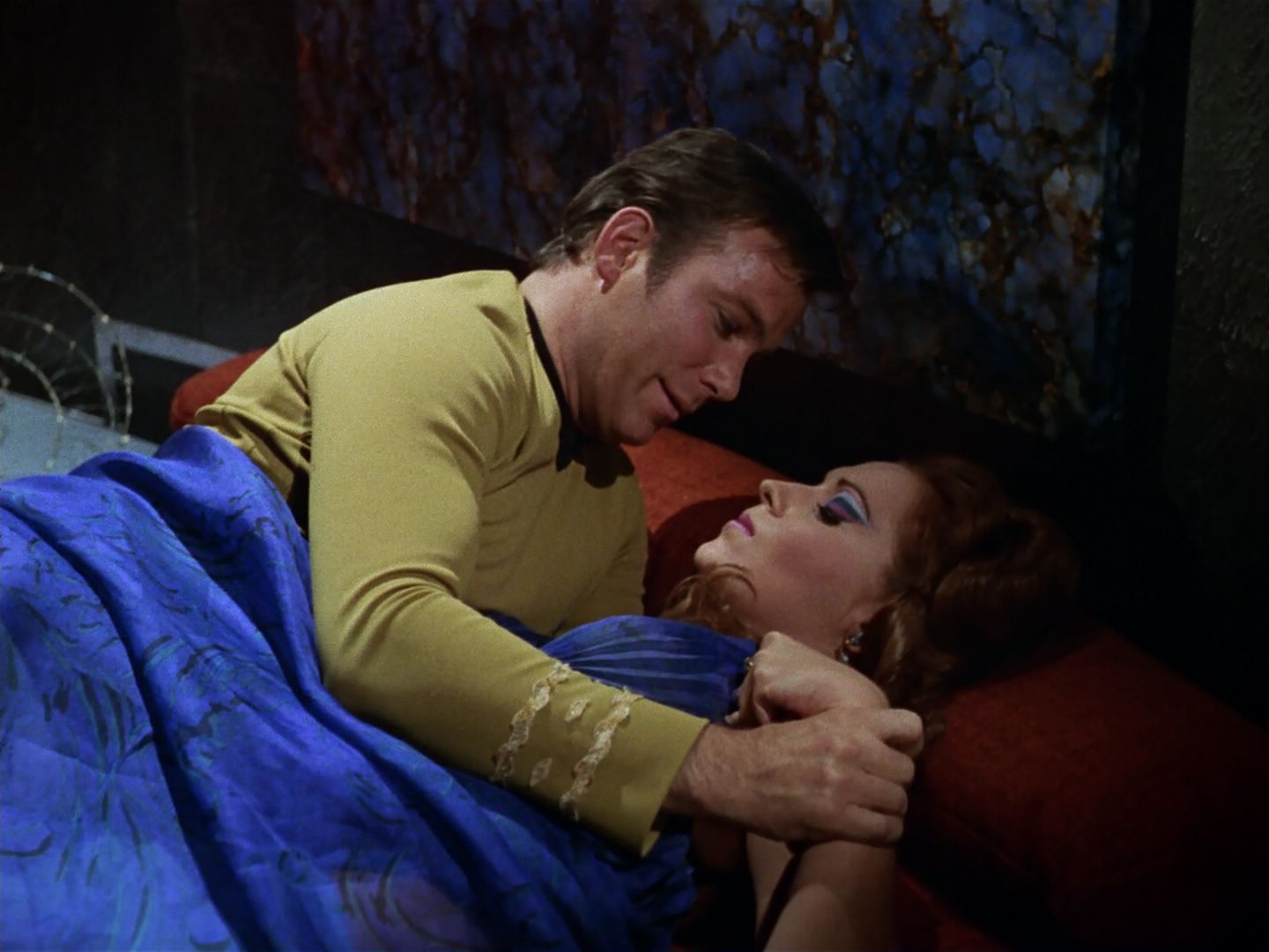 ariane179254_StarTrek_3x21_TheCloudMinders_1098.jpg