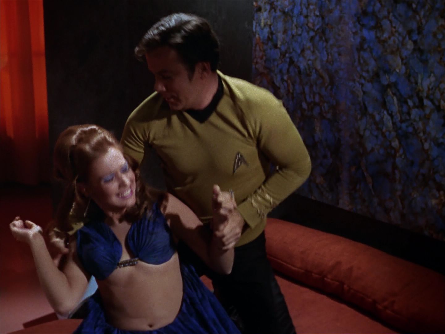 ariane179254_StarTrek_3x21_TheCloudMinders_1119.jpg