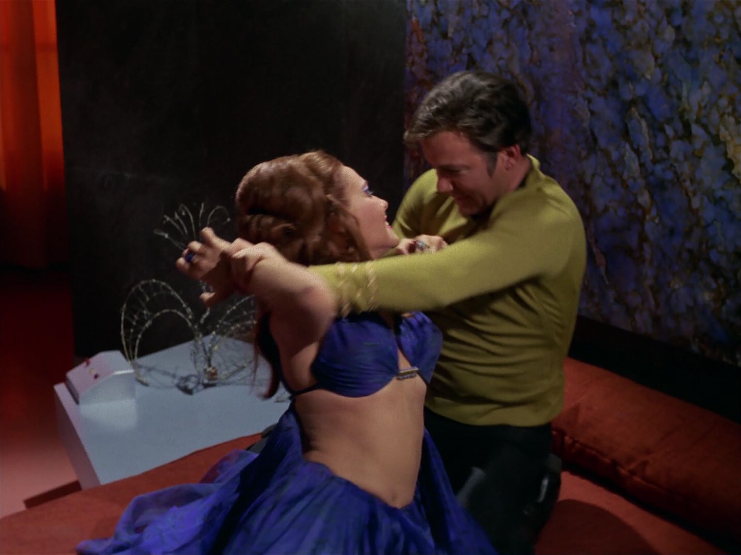 ariane179254_StarTrek_3x21_TheCloudMinders_1140.jpg